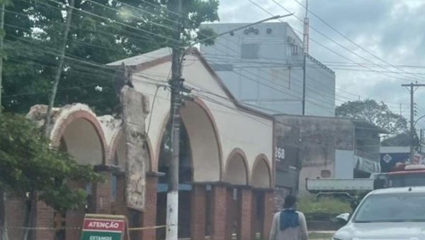Governo manda demolir pórtico no Parque da Maternidade na avenida Ceará e justifica: “Construção do Complexo Viário”